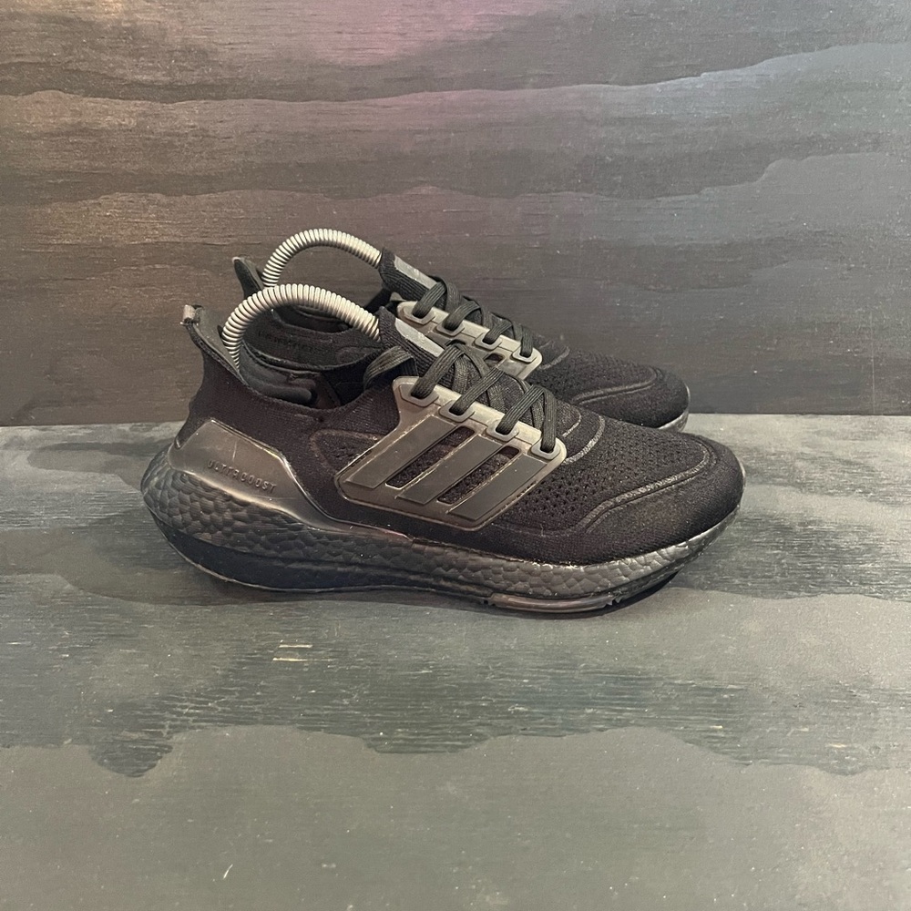 Adidas UltraBoost 21 Women’s Size 7.5 Triple Black Athletic Running Shoes FZ2762